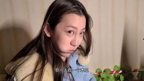 一个小女孩儿吃瓜视频,小女孩儿欢乐吃瓜瞬间