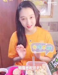 松鼠吃哈密瓜烧烤视频播放,哈密瓜烧烤视频引网友热议