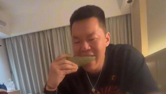还有吃瓜的吗视频,网络热议背后的真相与笑料