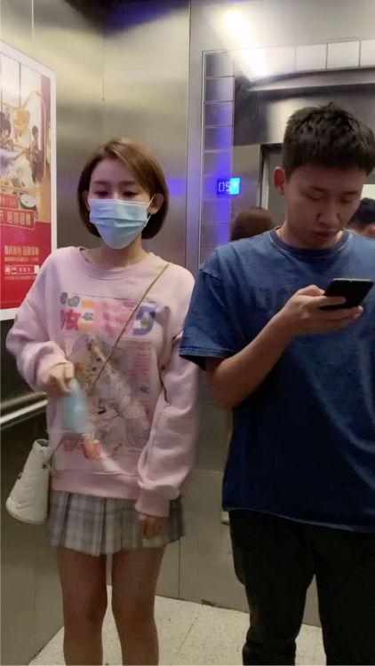 吃瓜戴口罩的视频,揭秘网络热传视频背后的故事