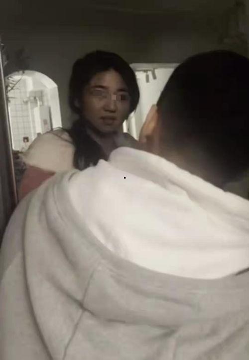男友看吃瓜视频正常吗,男友看吃瓜视频，正常吗？