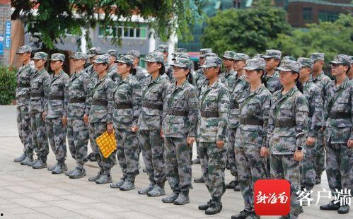 夏令营教官吃瓜视频,揭秘军营生活幕后趣闻