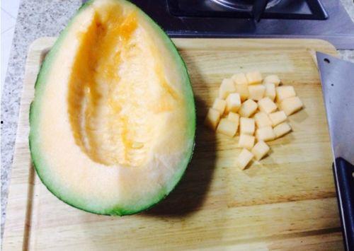 老杨吃哈密瓜视频大全,视频大全带你领略瓜香四溢的味蕾之旅